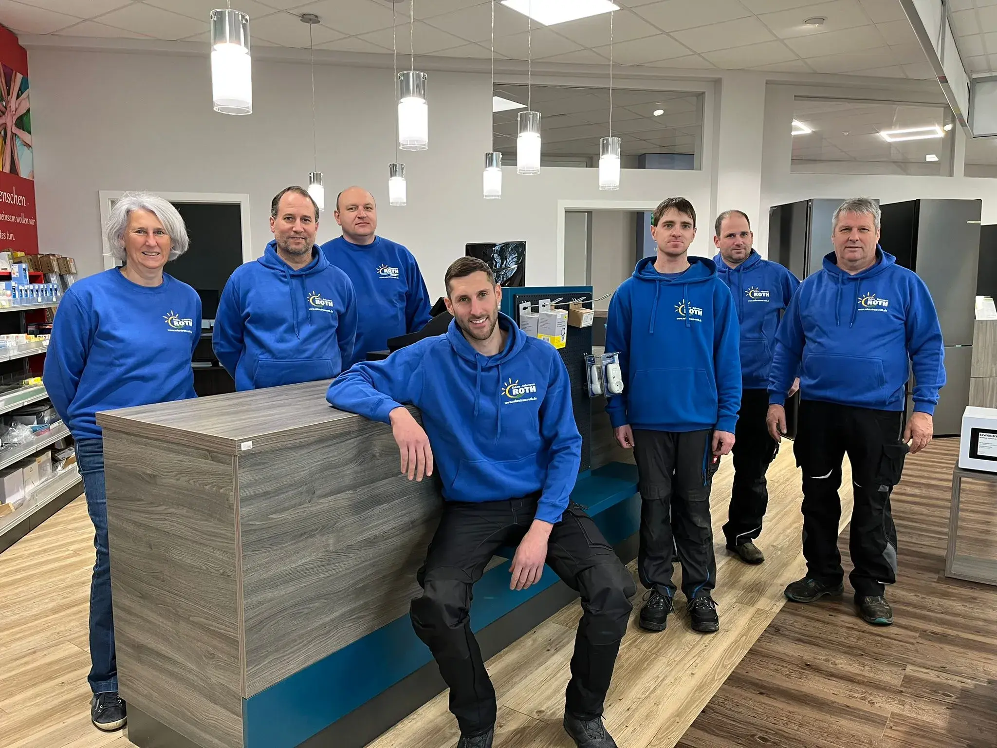 Team Solarstrom Roth im Elektrofachgeschäft in Neuendettelsau